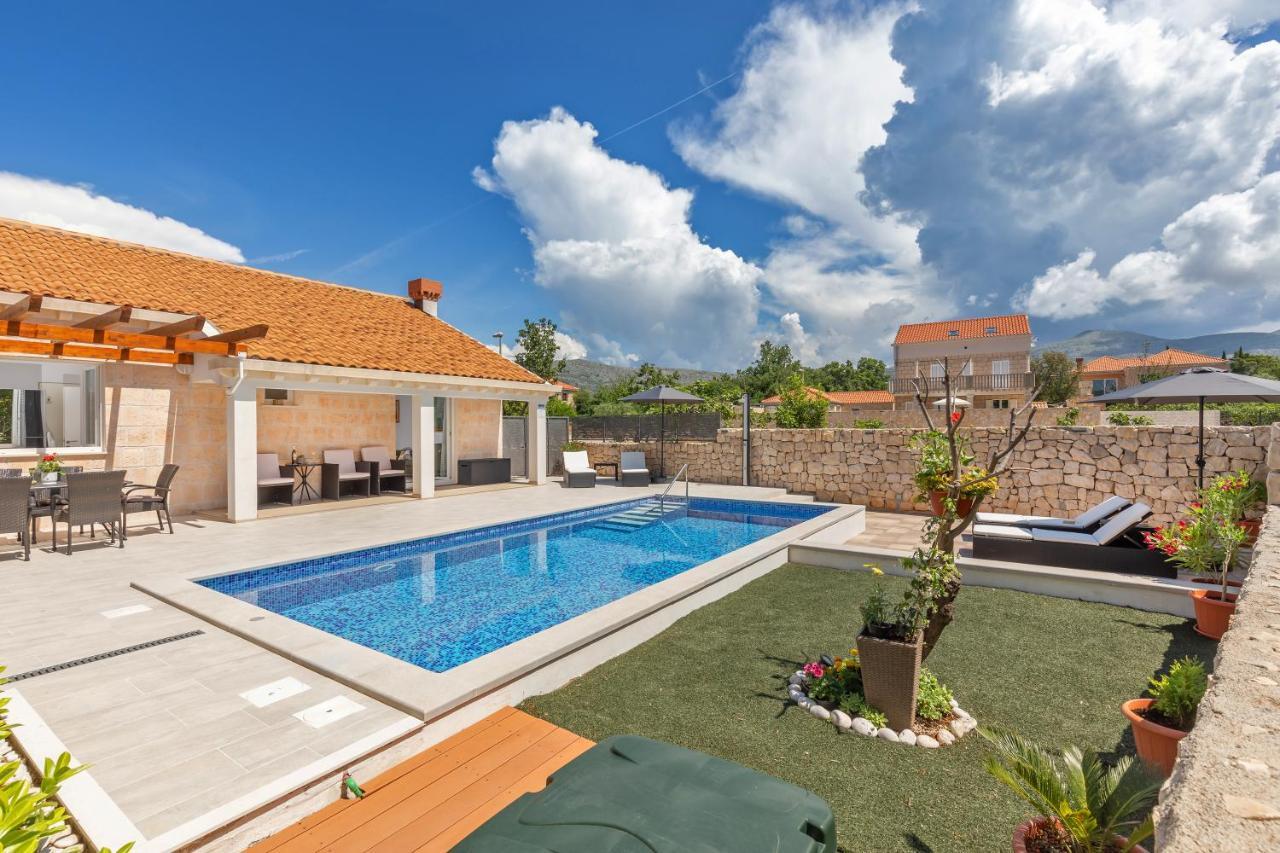 Apartment Holiday Home Doma, Cilipi Near Dubrovnik Εξωτερικό φωτογραφία